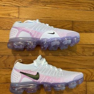 Sz 8 women nike Vapormax flyknit white-pink